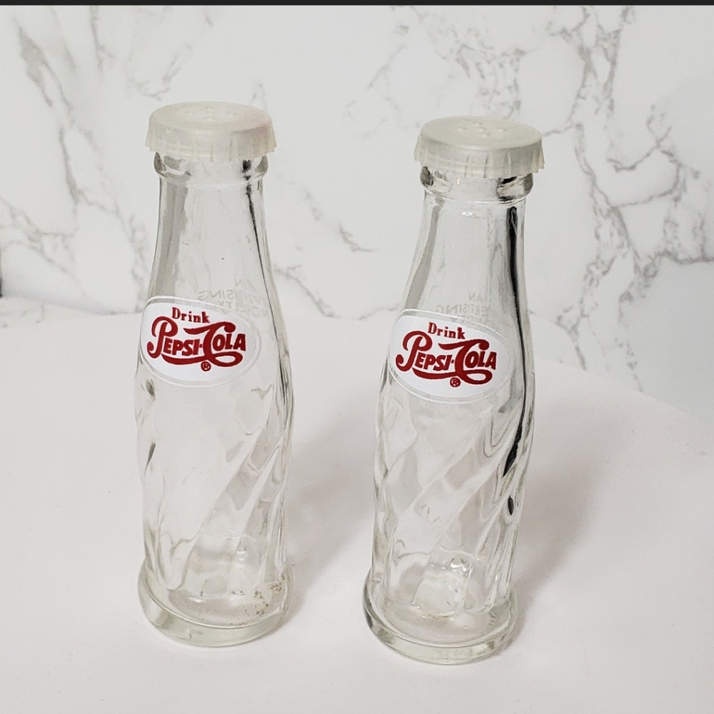 VINTAGE PEPSI COLA Glass Mini Soda Bottle Salt & Pepper Shakers